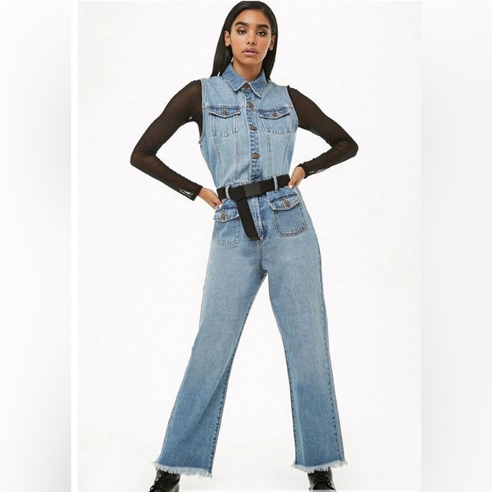 Forever‎ 21 Sleeveless Frayed-Hem Blue Denim Button Up Jumpsuit Sz Small